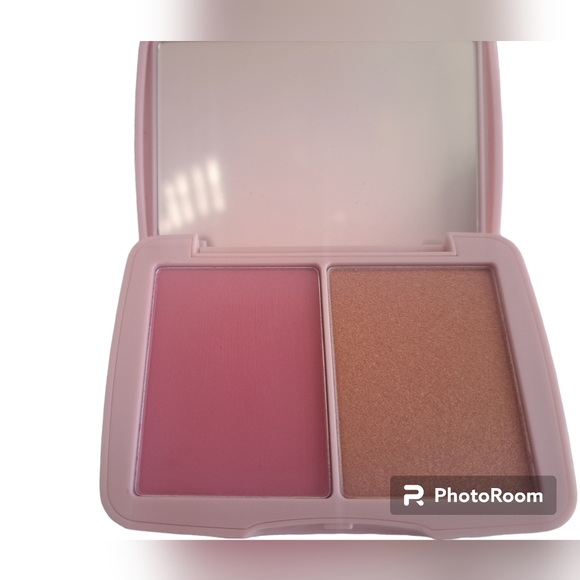 Half Caked Double dipper color duo blush and highlight in girls' tours - Picture 5 of 9